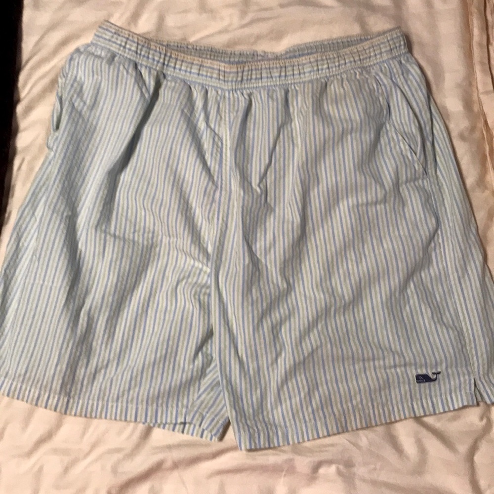 Vineyard Vines Men’s Large Swimsuit